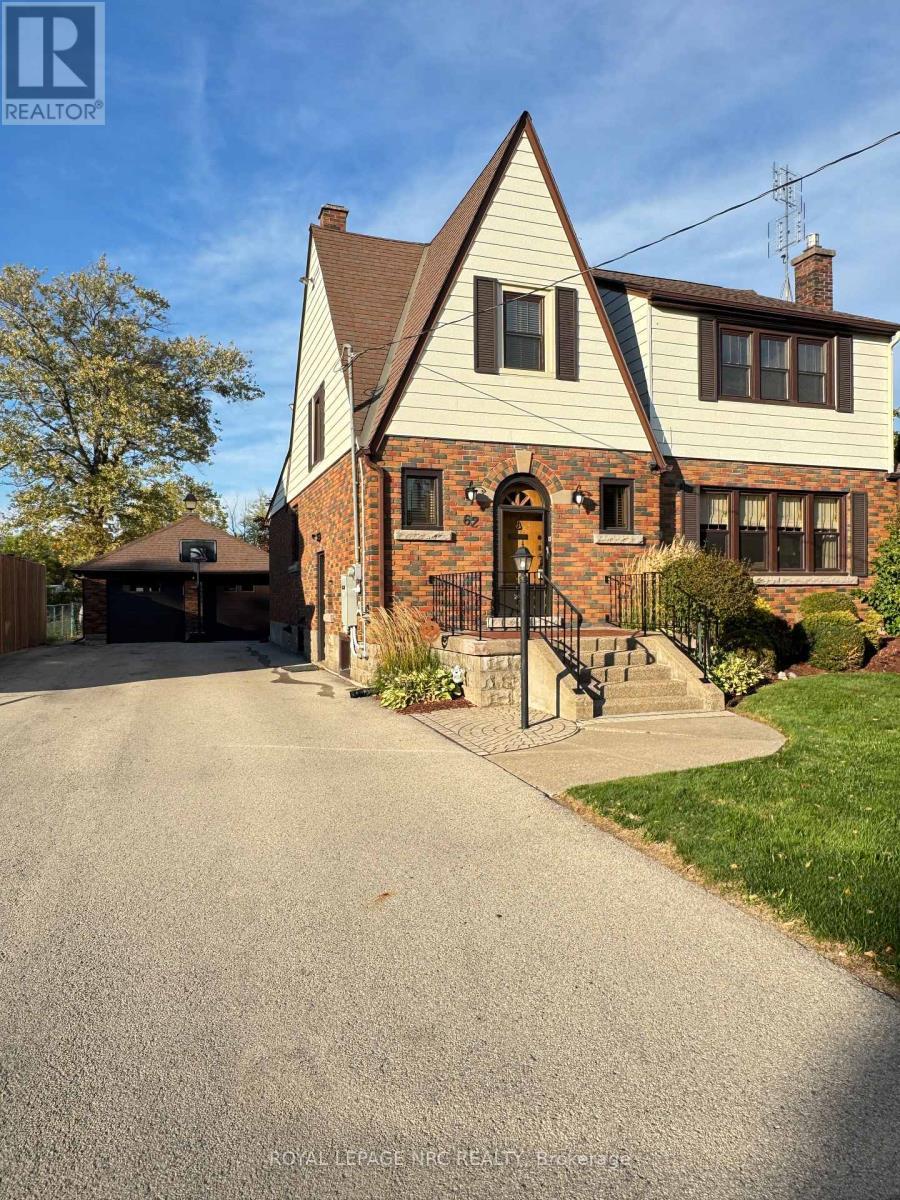 












62 PINE STREET

,
Welland (Prince Charles),




Ontario
L3C4G1

