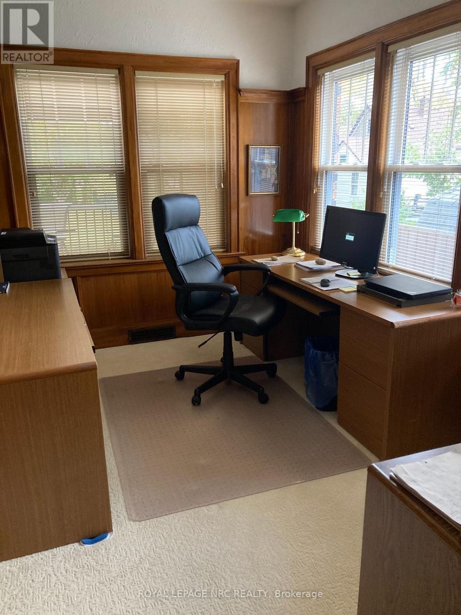 












62 PINE STREET

,
Welland (Prince Charles),




Ontario
L3C4G1

