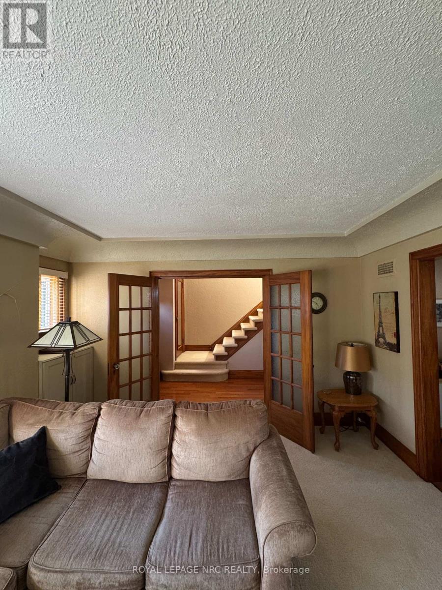 












62 PINE STREET

,
Welland (Prince Charles),




Ontario
L3C4G1

