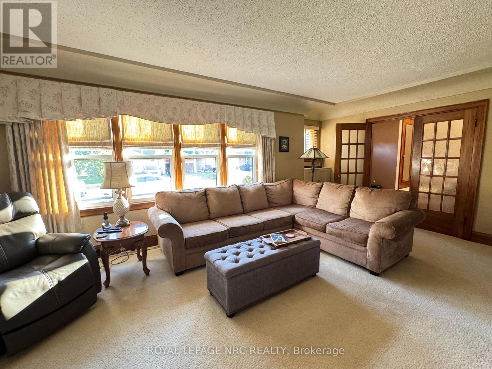 












62 PINE STREET

,
Welland (Prince Charles),




Ontario
L3C4G1

