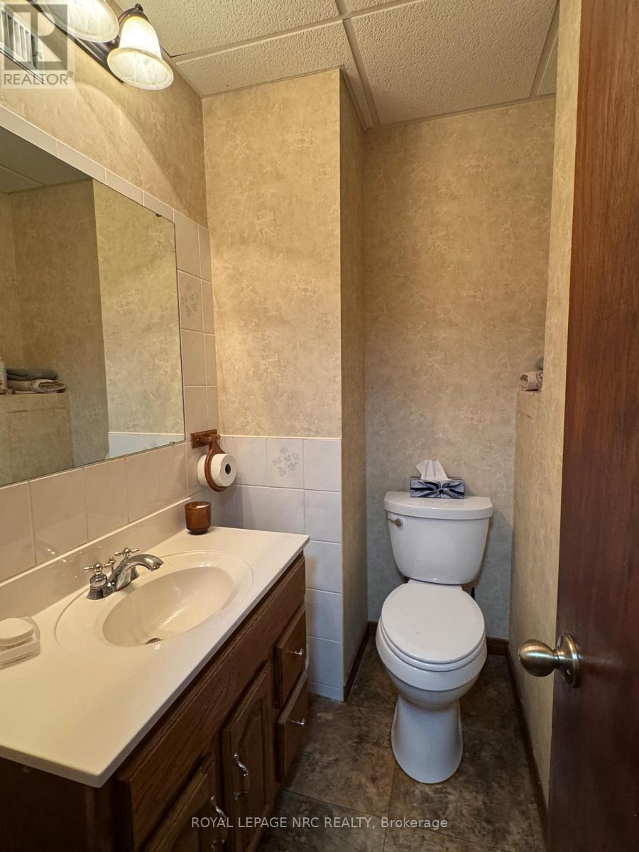 












62 PINE STREET

,
Welland (Prince Charles),




Ontario
L3C4G1

