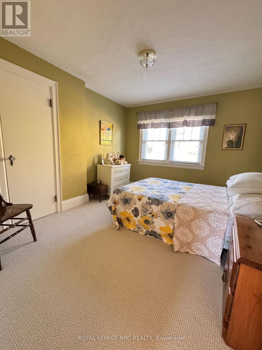 












62 PINE STREET

,
Welland (Prince Charles),




Ontario
L3C4G1

