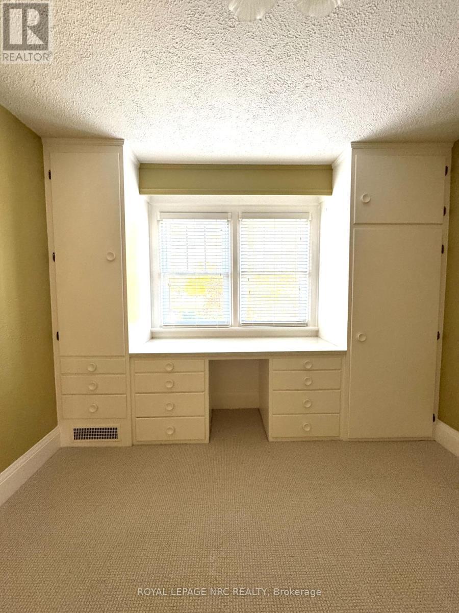 












62 PINE STREET

,
Welland (Prince Charles),




Ontario
L3C4G1

