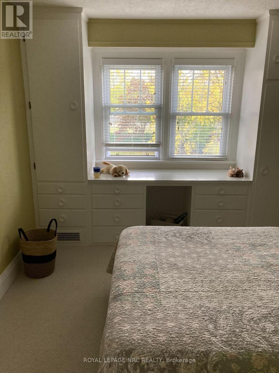 












62 PINE STREET

,
Welland (Prince Charles),




Ontario
L3C4G1

