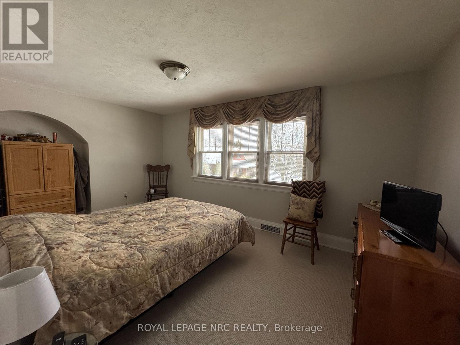 












62 PINE STREET

,
Welland (Prince Charles),




Ontario
L3C4G1

