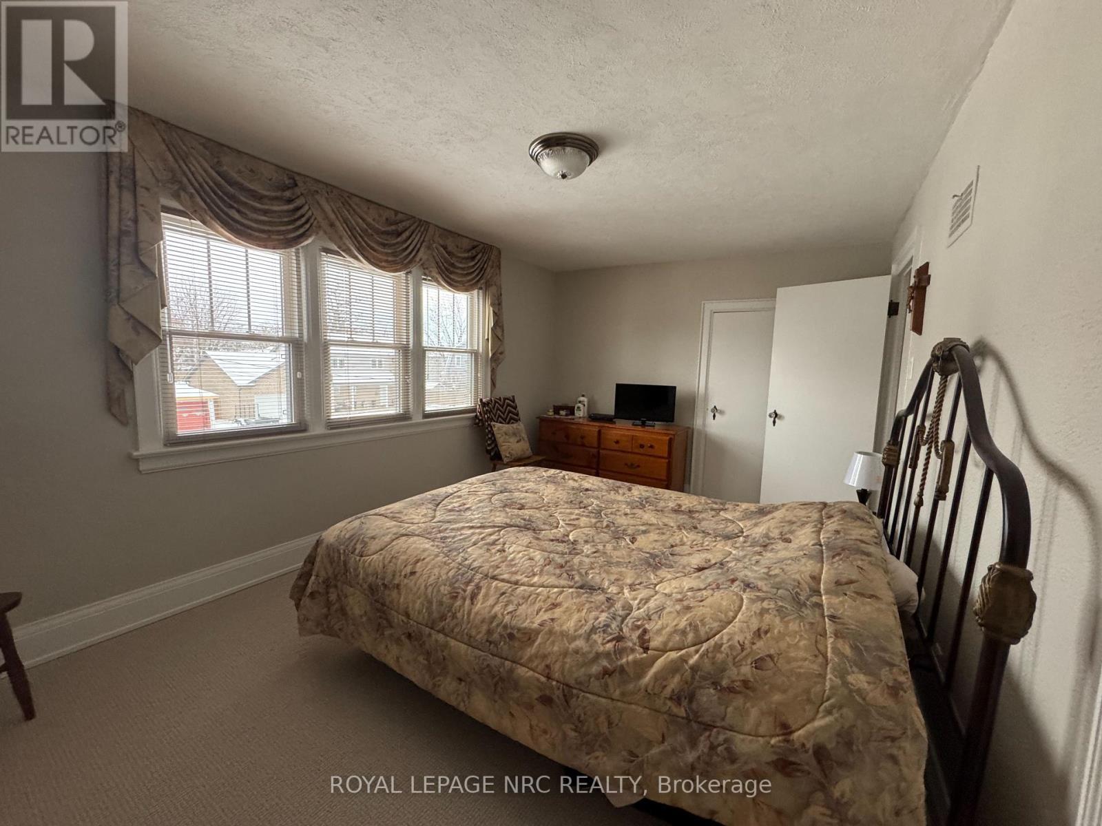 












62 PINE STREET

,
Welland (Prince Charles),




Ontario
L3C4G1

