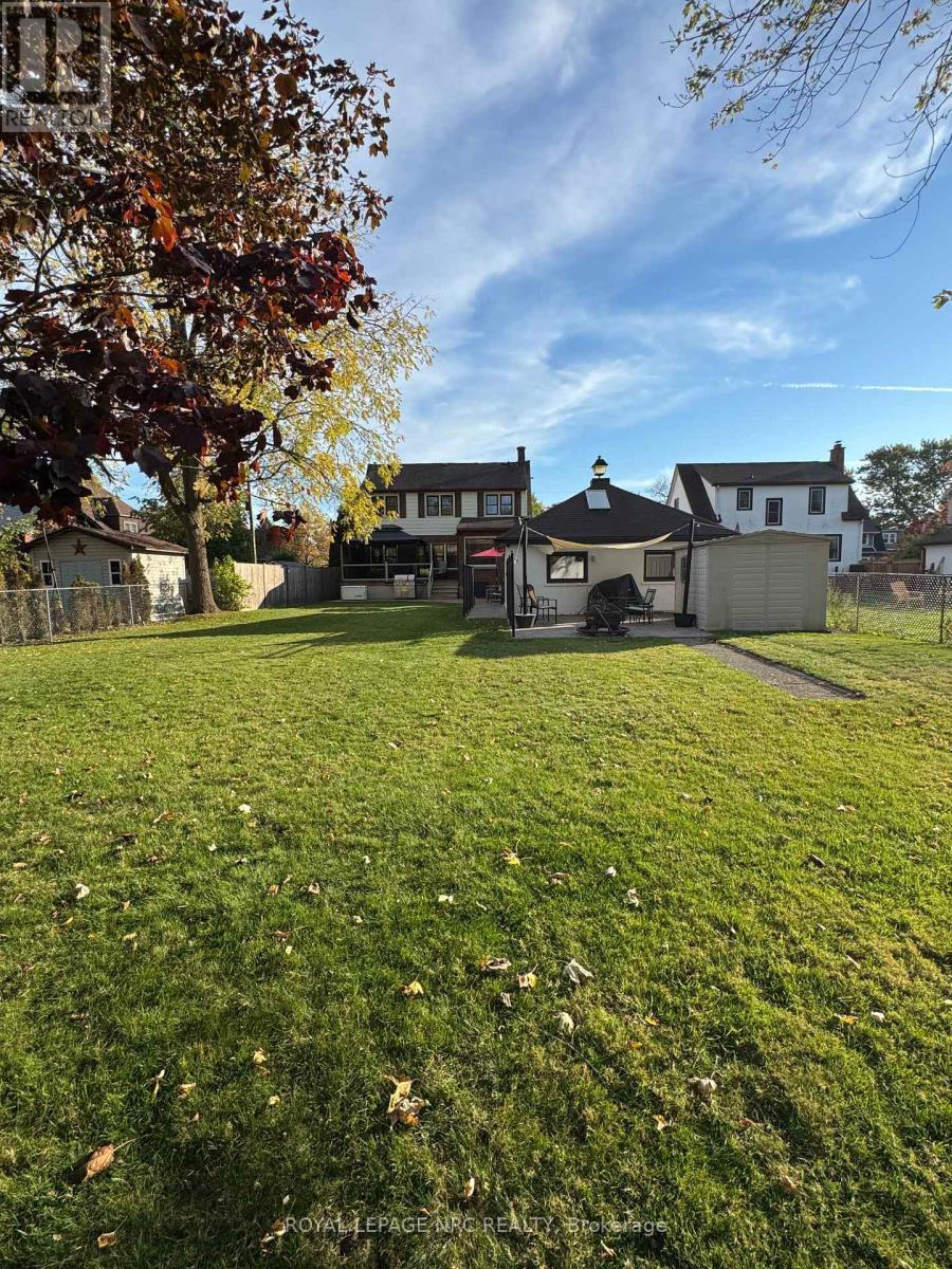 












62 PINE STREET

,
Welland (Prince Charles),




Ontario
L3C4G1

