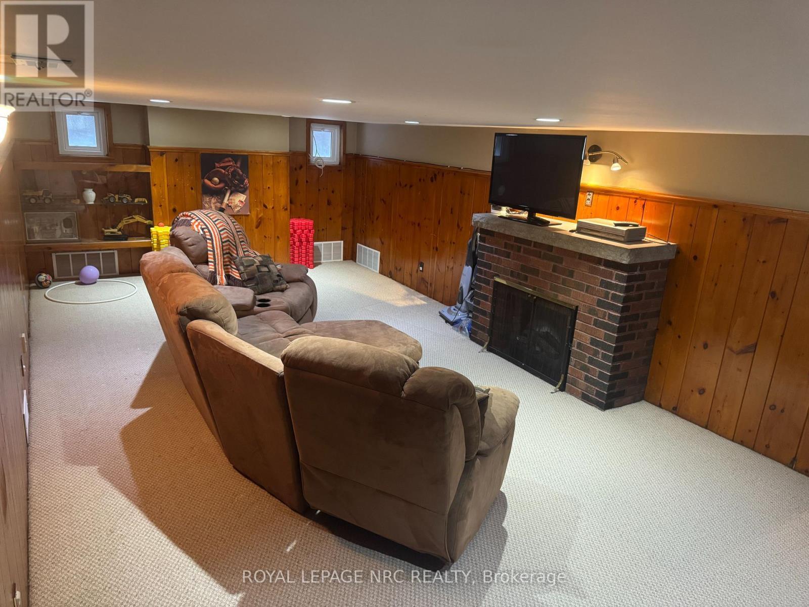 












62 PINE STREET

,
Welland (Prince Charles),




Ontario
L3C4G1

