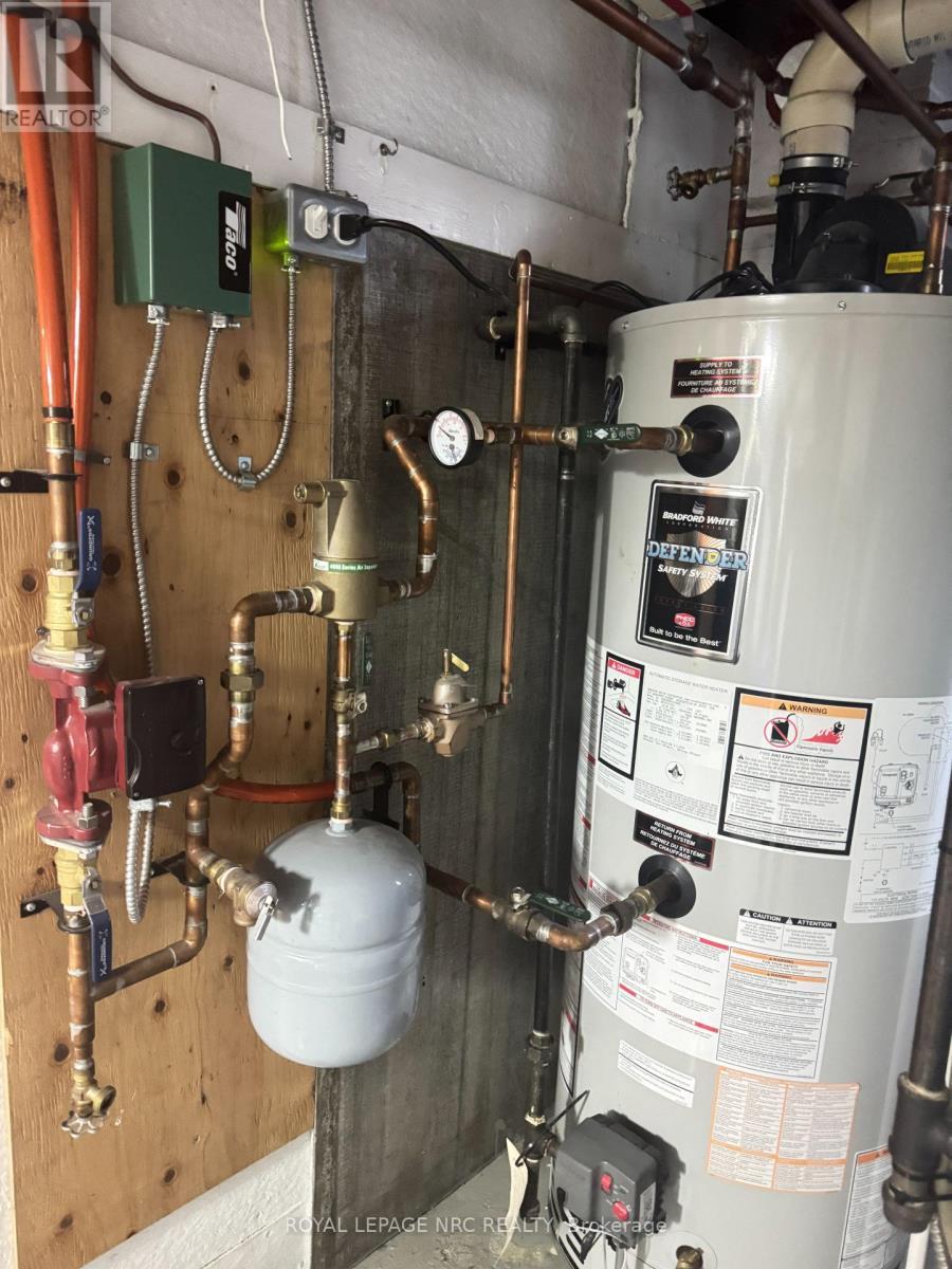 












62 PINE STREET

,
Welland (Prince Charles),




Ontario
L3C4G1

