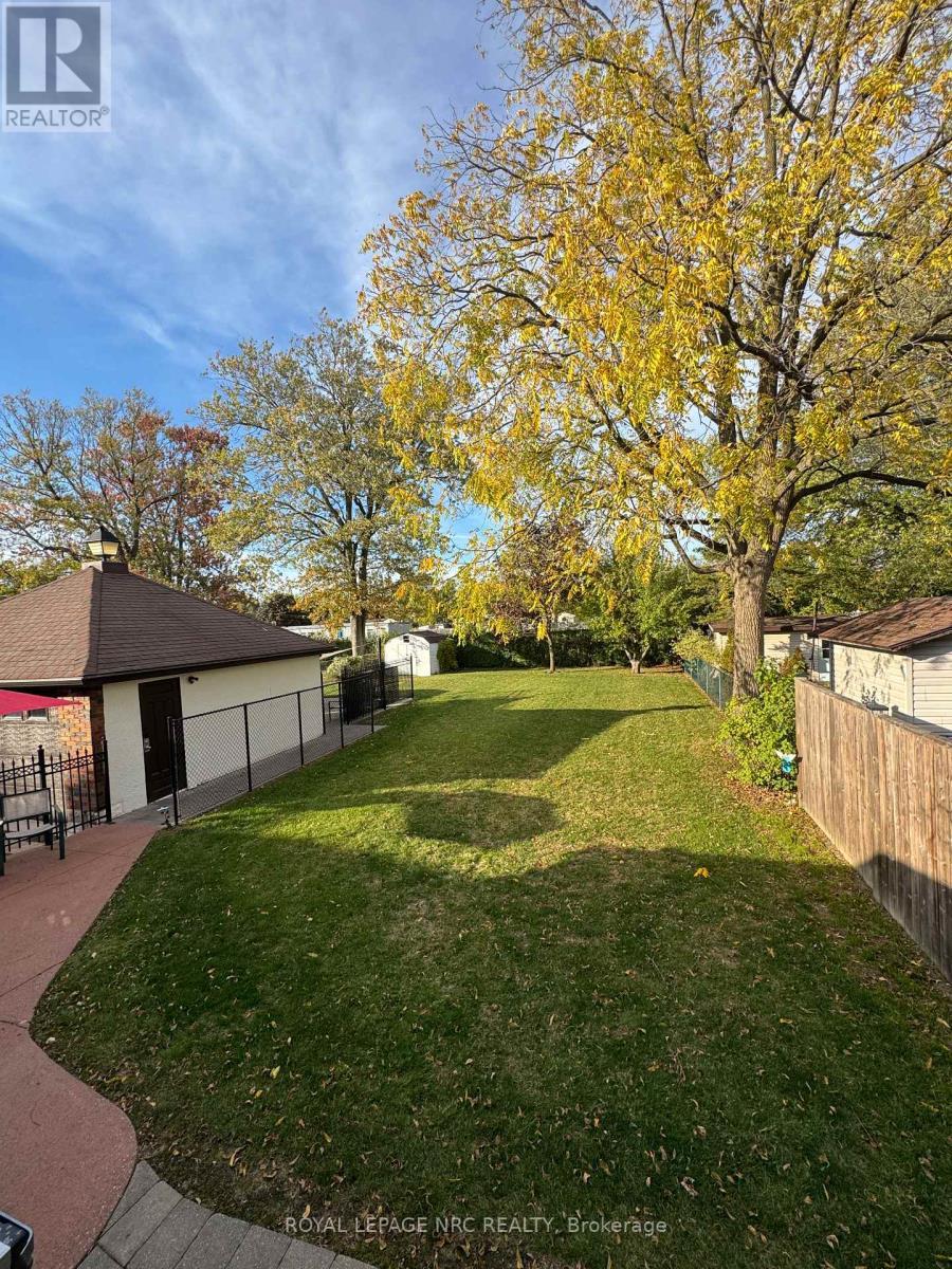 












62 PINE STREET

,
Welland (Prince Charles),




Ontario
L3C4G1

