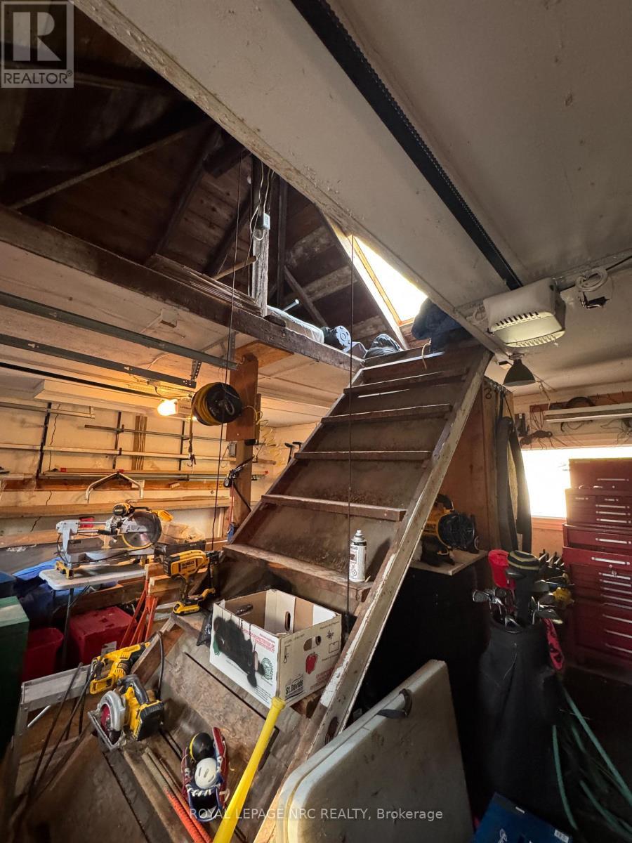 












62 PINE STREET

,
Welland (Prince Charles),




Ontario
L3C4G1

