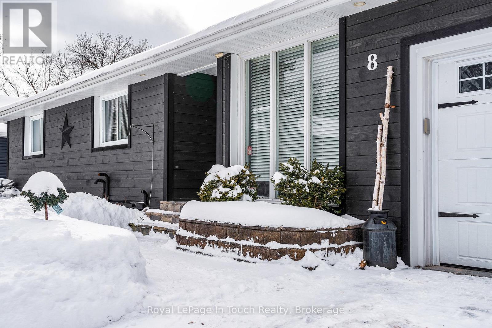 












8 TINY BEACHES ROAD S

,
Tiny,




Ontario
L0L2J0

