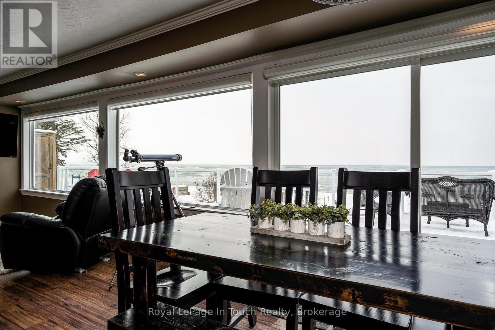 












8 TINY BEACHES ROAD S

,
Tiny,




Ontario
L0L2J0

