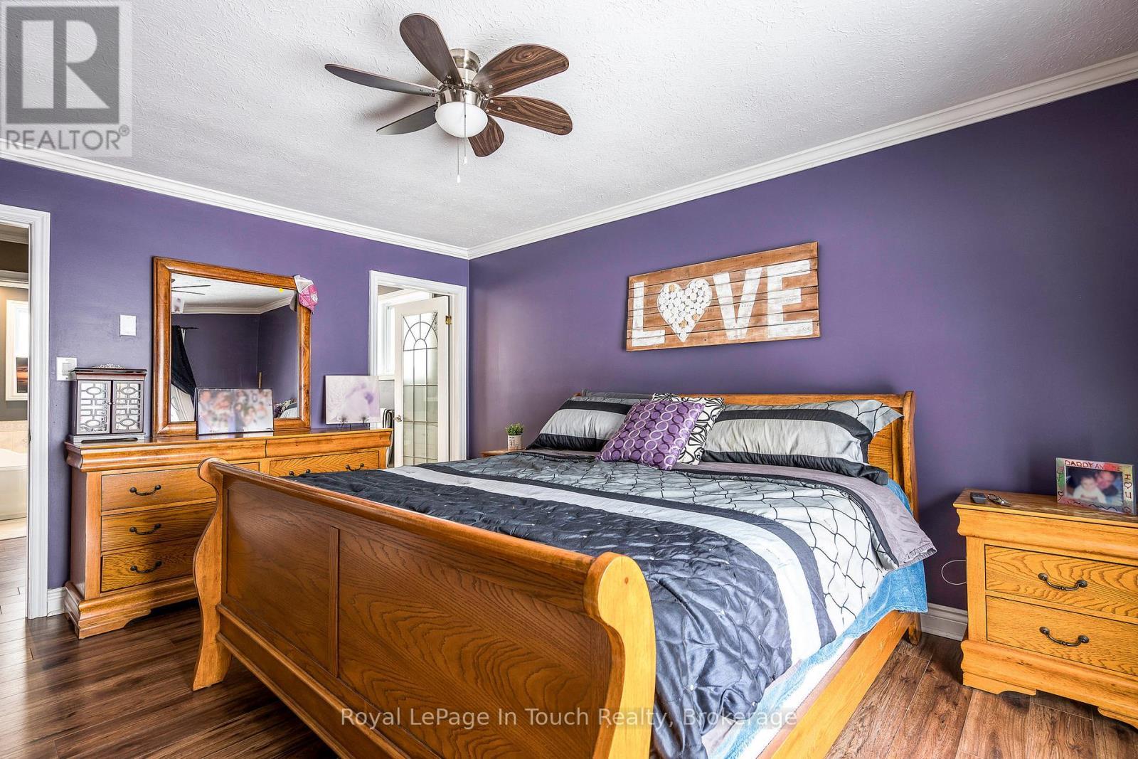 












8 TINY BEACHES ROAD S

,
Tiny,




Ontario
L0L2J0

