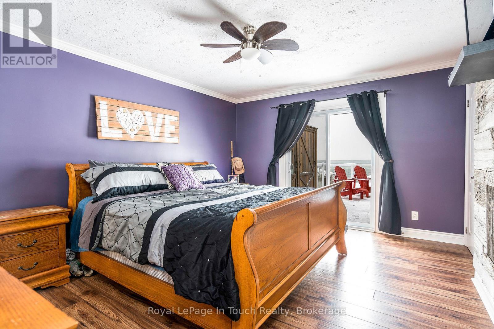 












8 TINY BEACHES ROAD S

,
Tiny,




Ontario
L0L2J0

