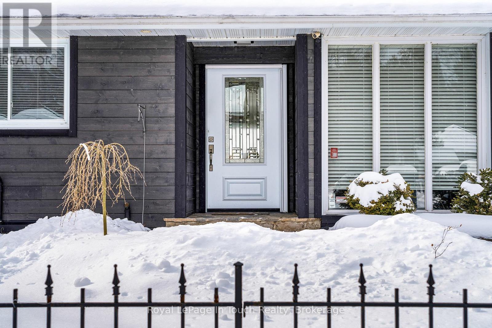 












8 TINY BEACHES ROAD S

,
Tiny,




Ontario
L0L2J0

