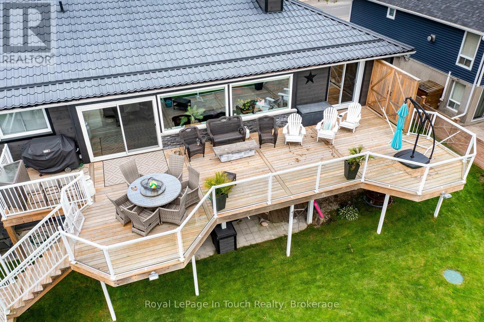 












8 TINY BEACHES ROAD S

,
Tiny,




Ontario
L0L2J0

