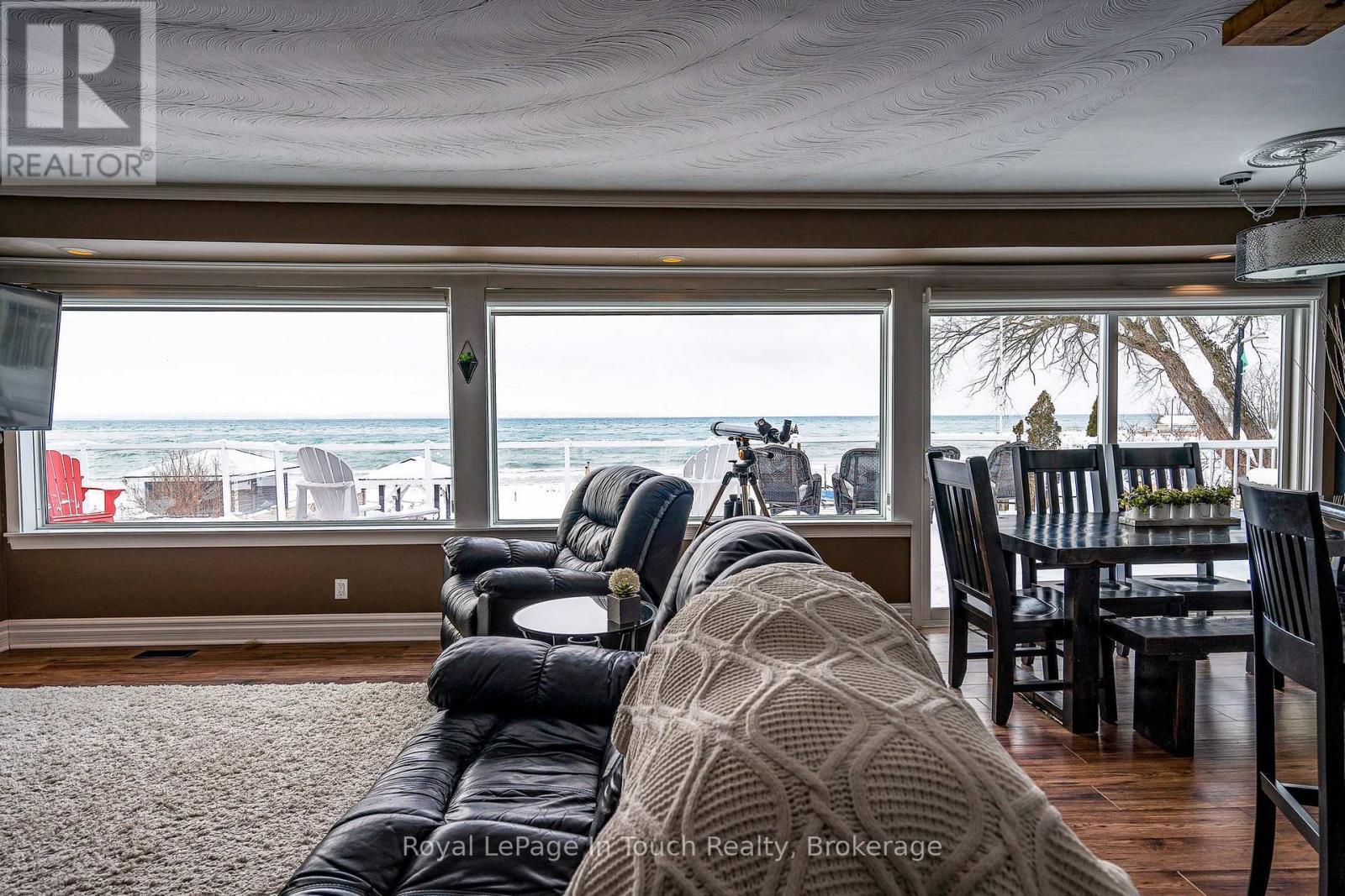 












8 TINY BEACHES ROAD S

,
Tiny,




Ontario
L0L2J0

