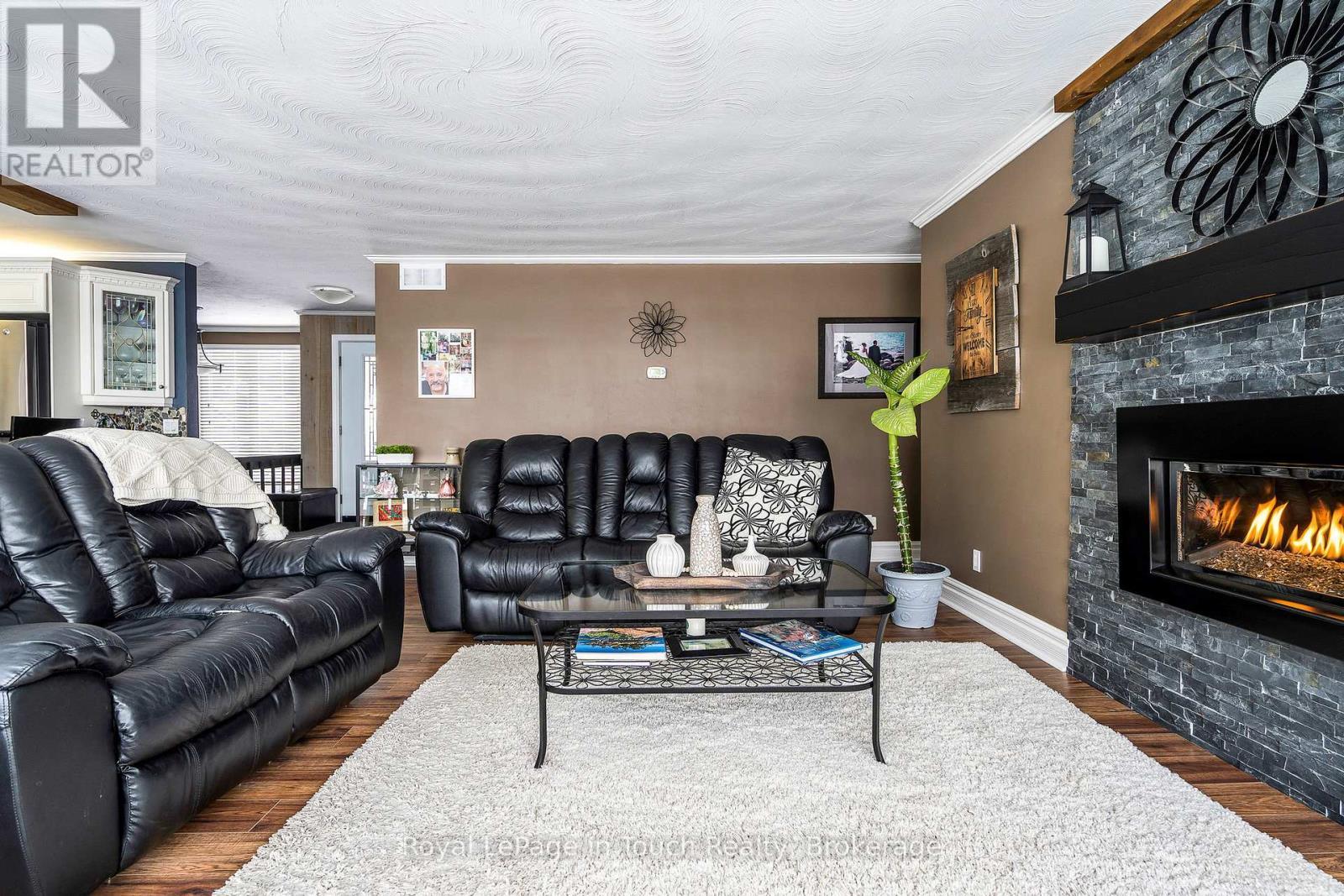 












8 TINY BEACHES ROAD S

,
Tiny,




Ontario
L0L2J0

