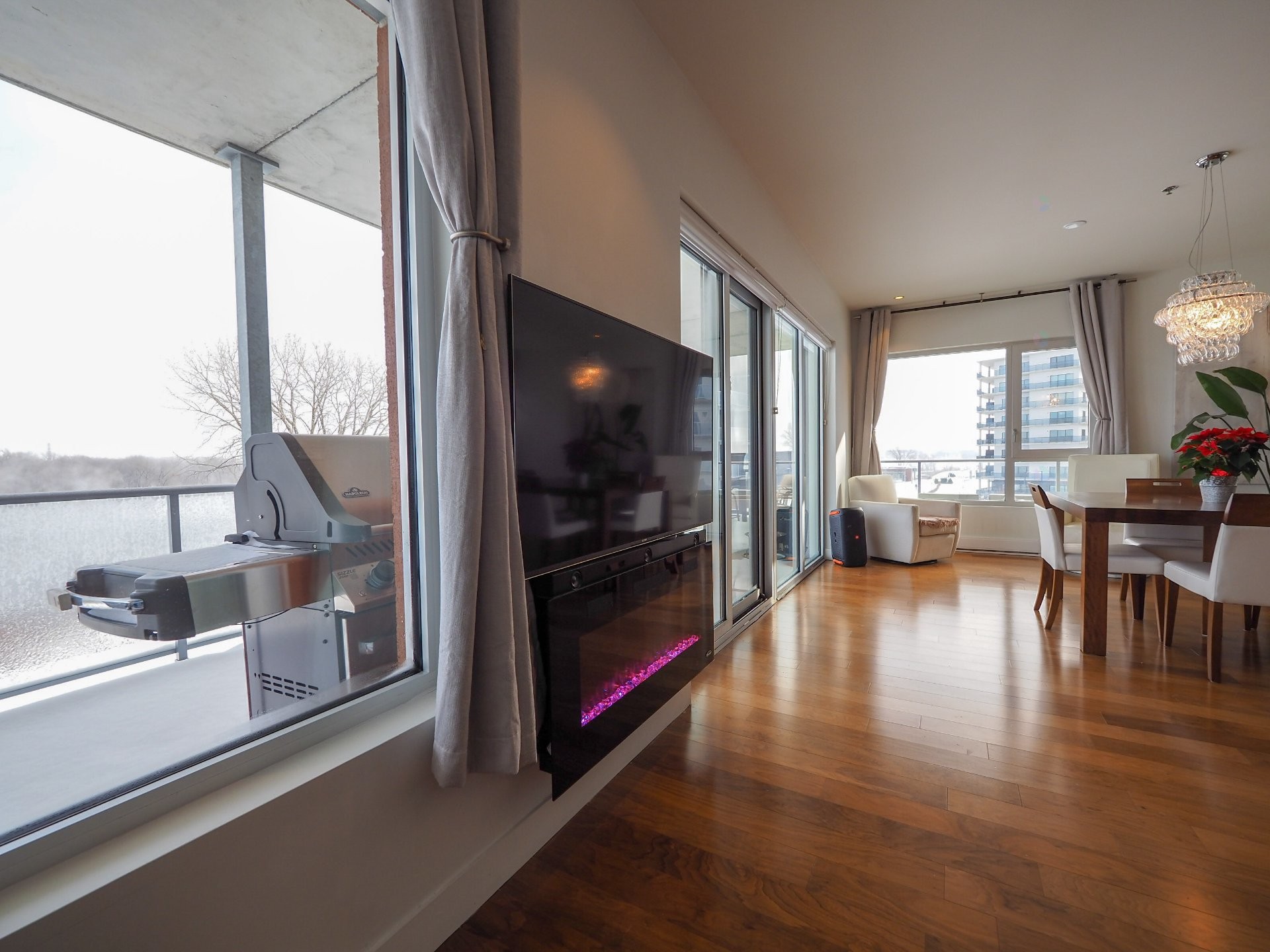 









1100


Av. des Draveurs

, 301,
Trois-Rivières,




QC
G9A0C6

