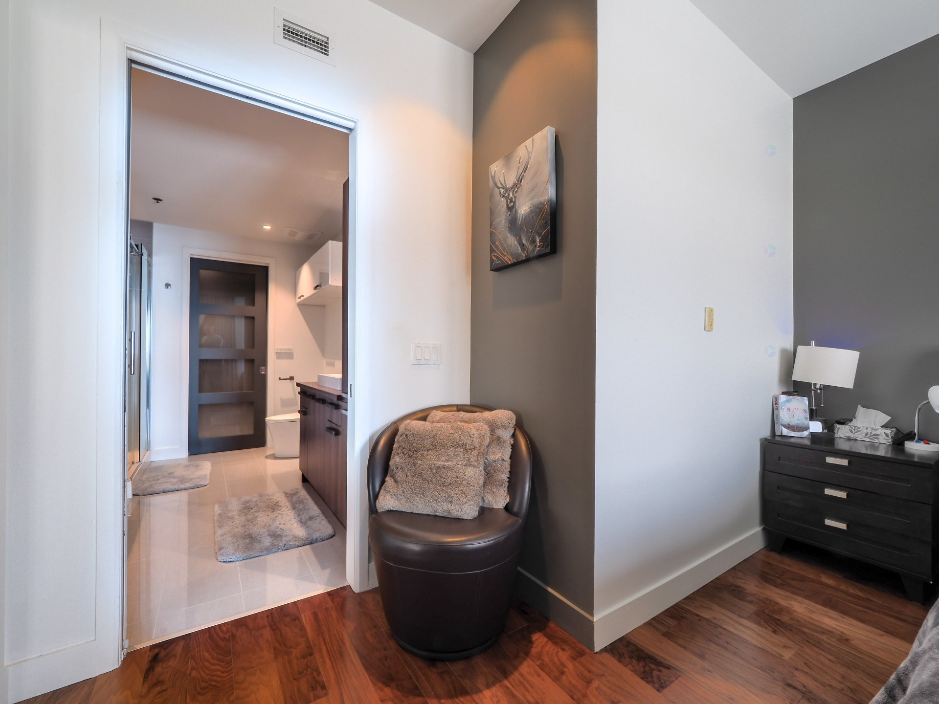 









1100


Av. des Draveurs

, 301,
Trois-Rivières,




QC
G9A0C6

