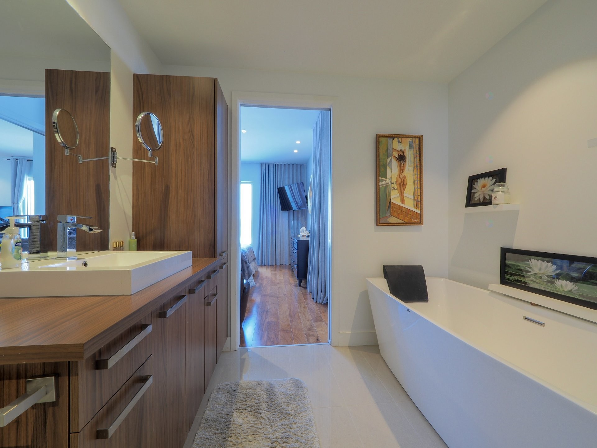 









1100


Av. des Draveurs

, 301,
Trois-Rivières,




QC
G9A0C6

