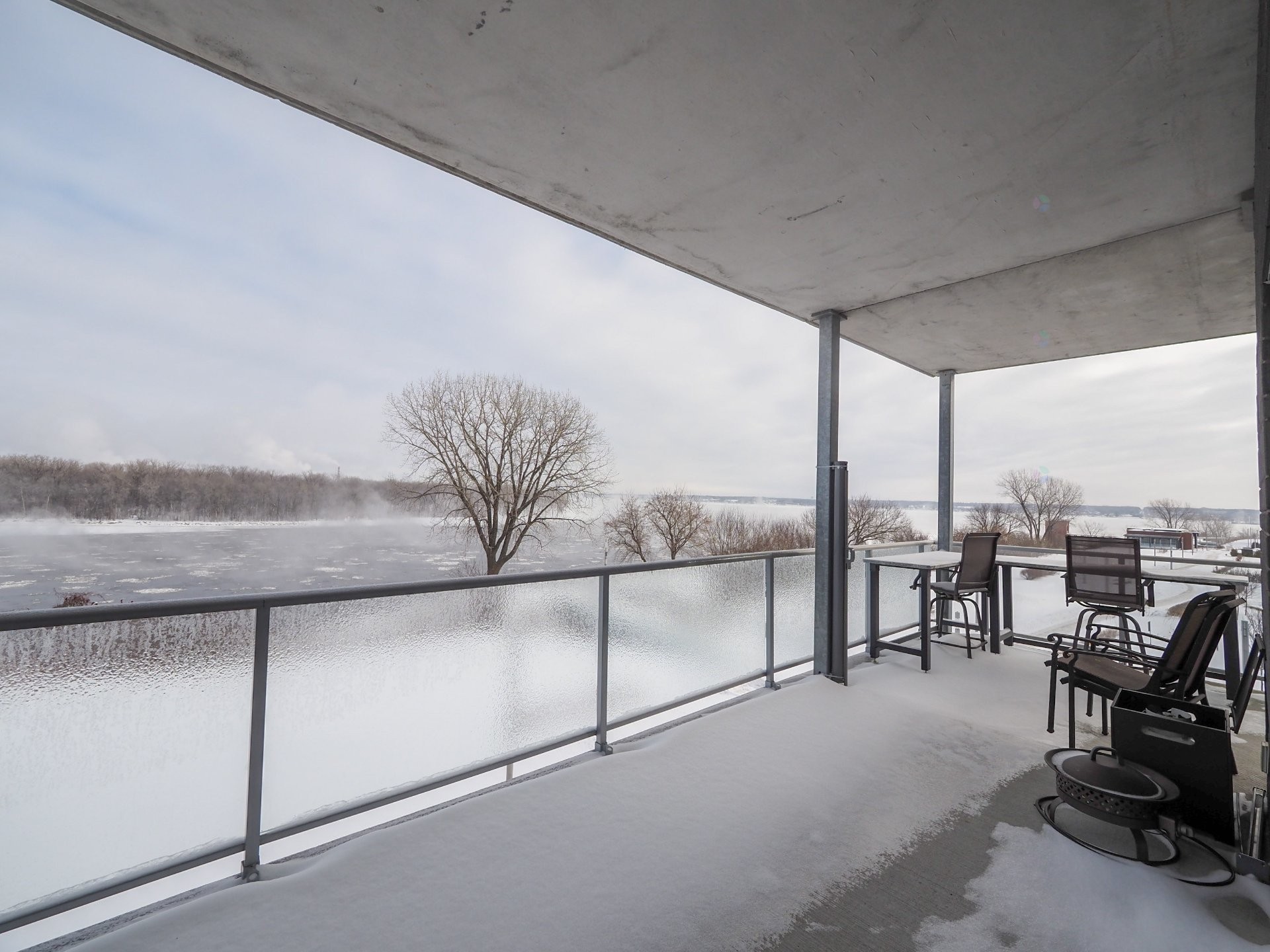 









1100


Av. des Draveurs

, 301,
Trois-Rivières,




QC
G9A0C6

