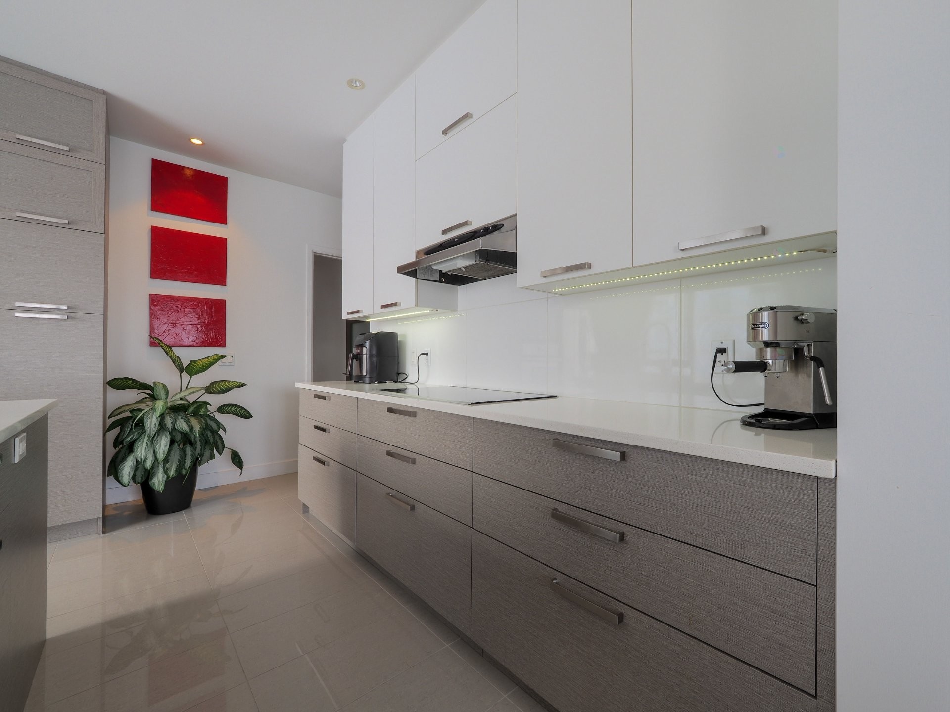 









1100


Av. des Draveurs

, 301,
Trois-Rivières,




QC
G9A0C6

