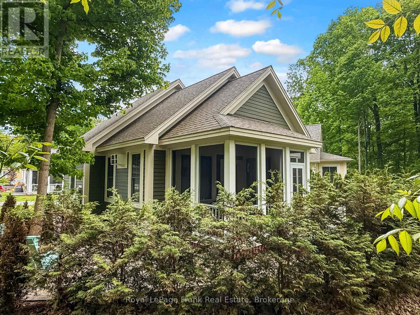 












199 - 32 HOLLOW LANE

,
Prince Edward County,







Ontario
K0K1P0

