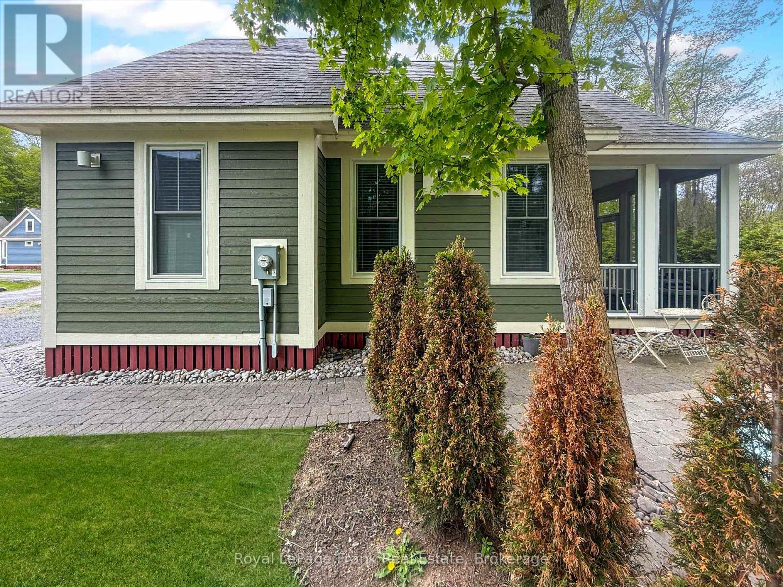 












199 - 32 HOLLOW LANE

,
Prince Edward County,







Ontario
K0K1P0

