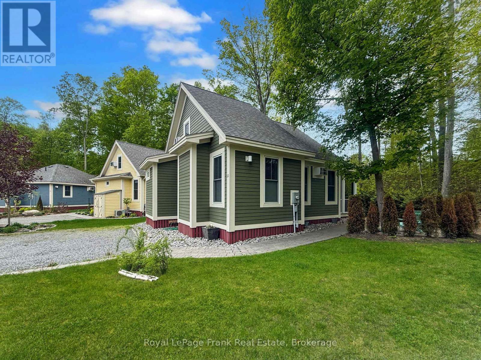 












199 - 32 HOLLOW LANE

,
Prince Edward County,







Ontario
K0K1P0

