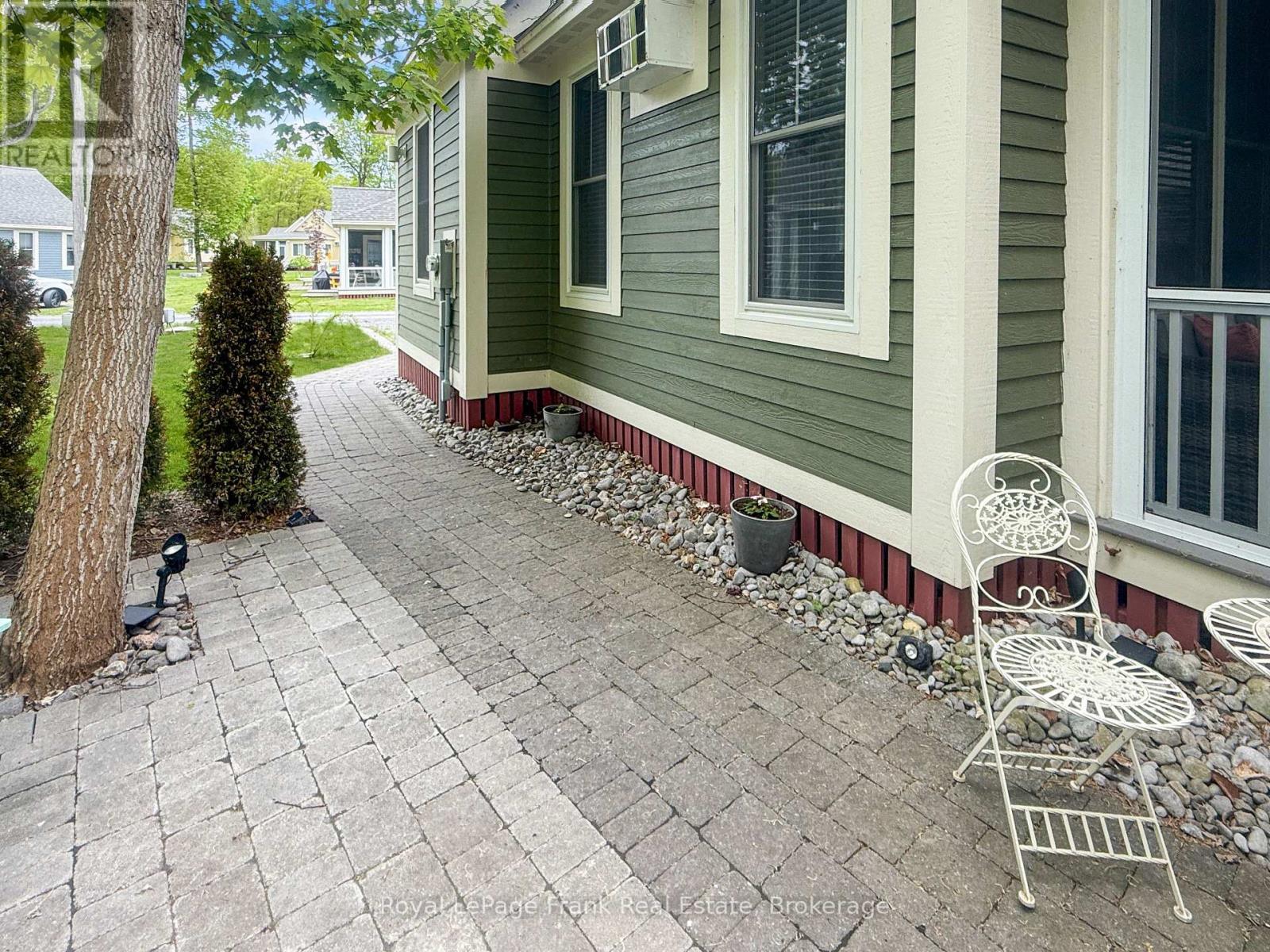 












199 - 32 HOLLOW LANE

,
Prince Edward County,







Ontario
K0K1P0

