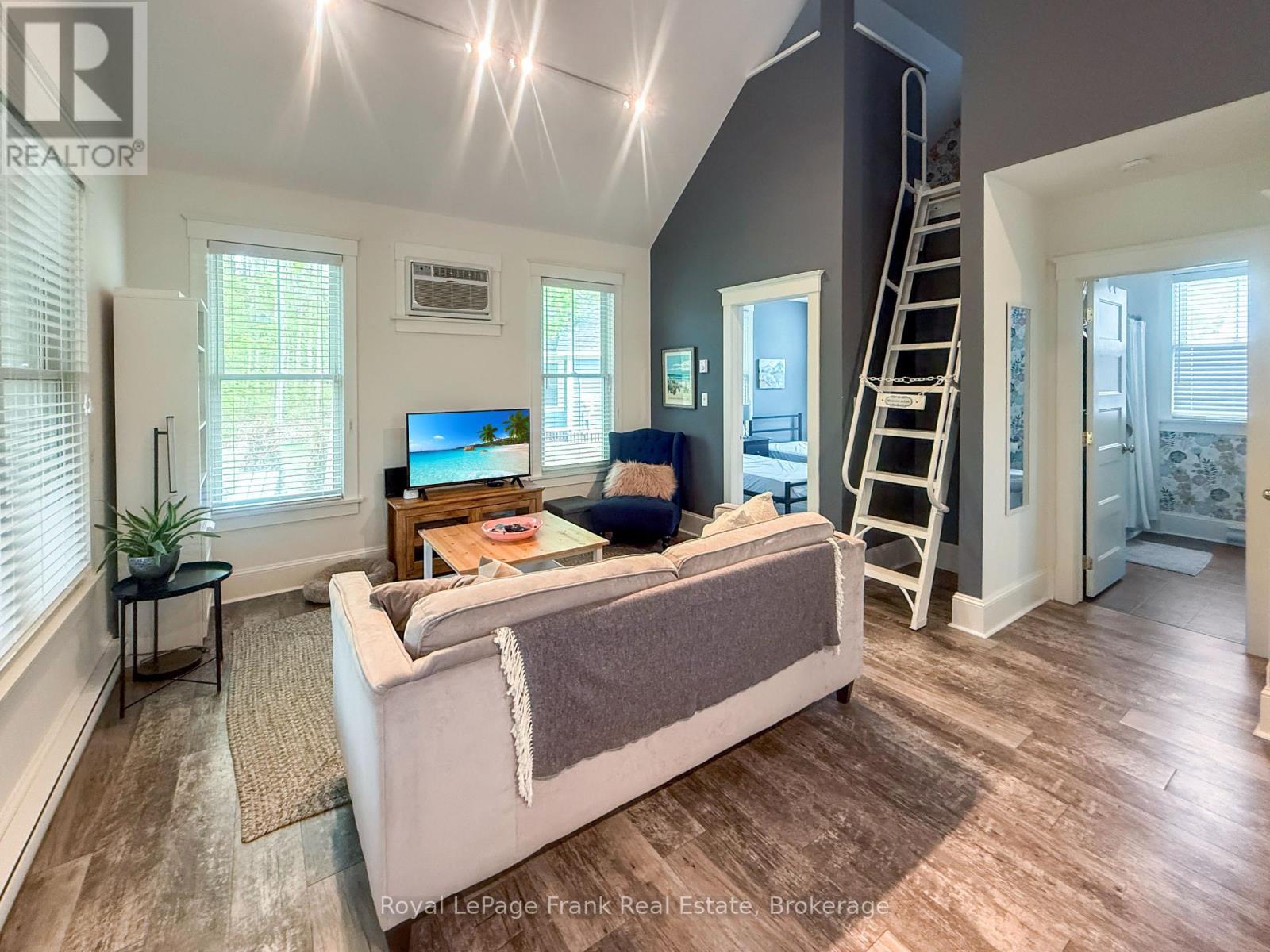 












199 - 32 HOLLOW LANE

,
Prince Edward County,







Ontario
K0K1P0

