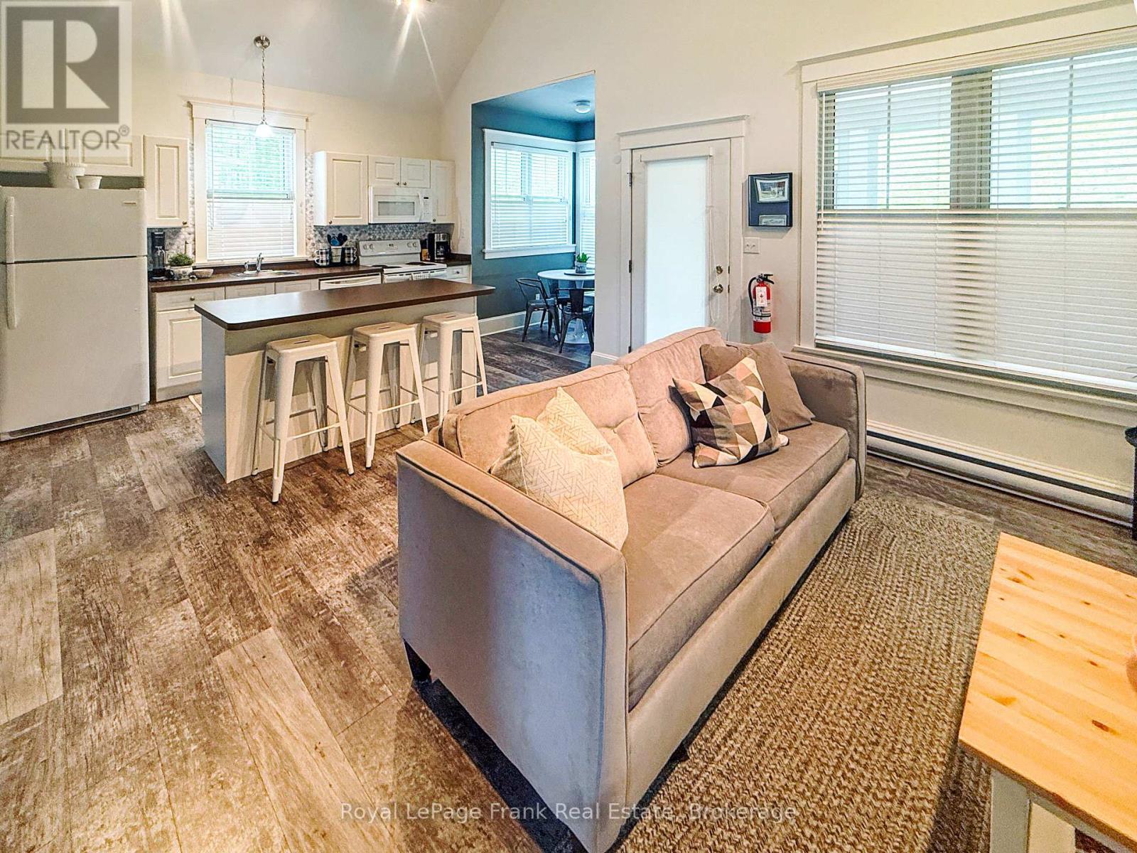 












199 - 32 HOLLOW LANE

,
Prince Edward County,







Ontario
K0K1P0


