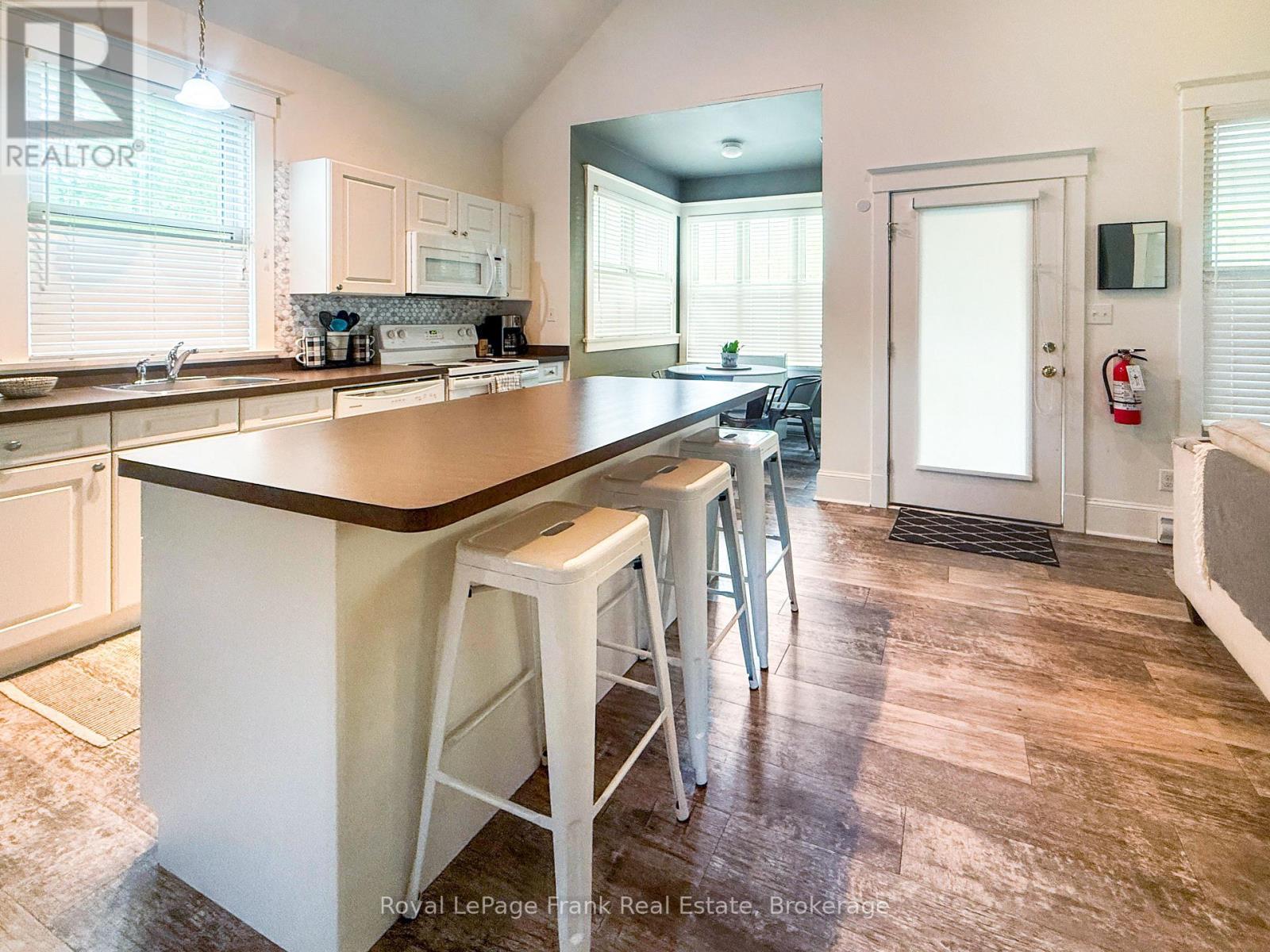 












199 - 32 HOLLOW LANE

,
Prince Edward County,







Ontario
K0K1P0

