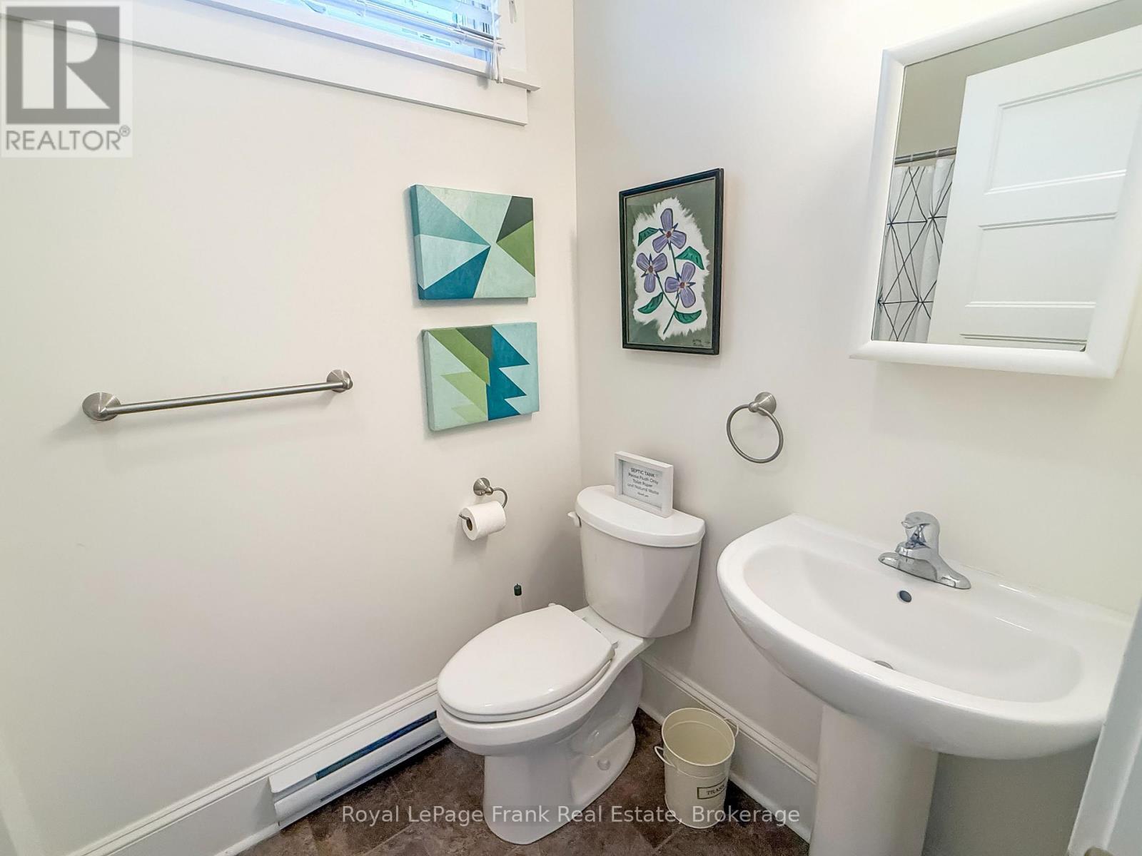 












199 - 32 HOLLOW LANE

,
Prince Edward County,







Ontario
K0K1P0

