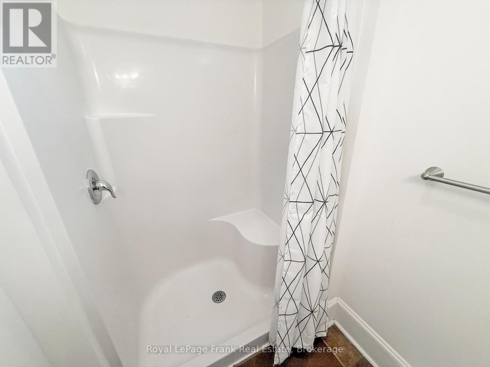 












199 - 32 HOLLOW LANE

,
Prince Edward County,







Ontario
K0K1P0

