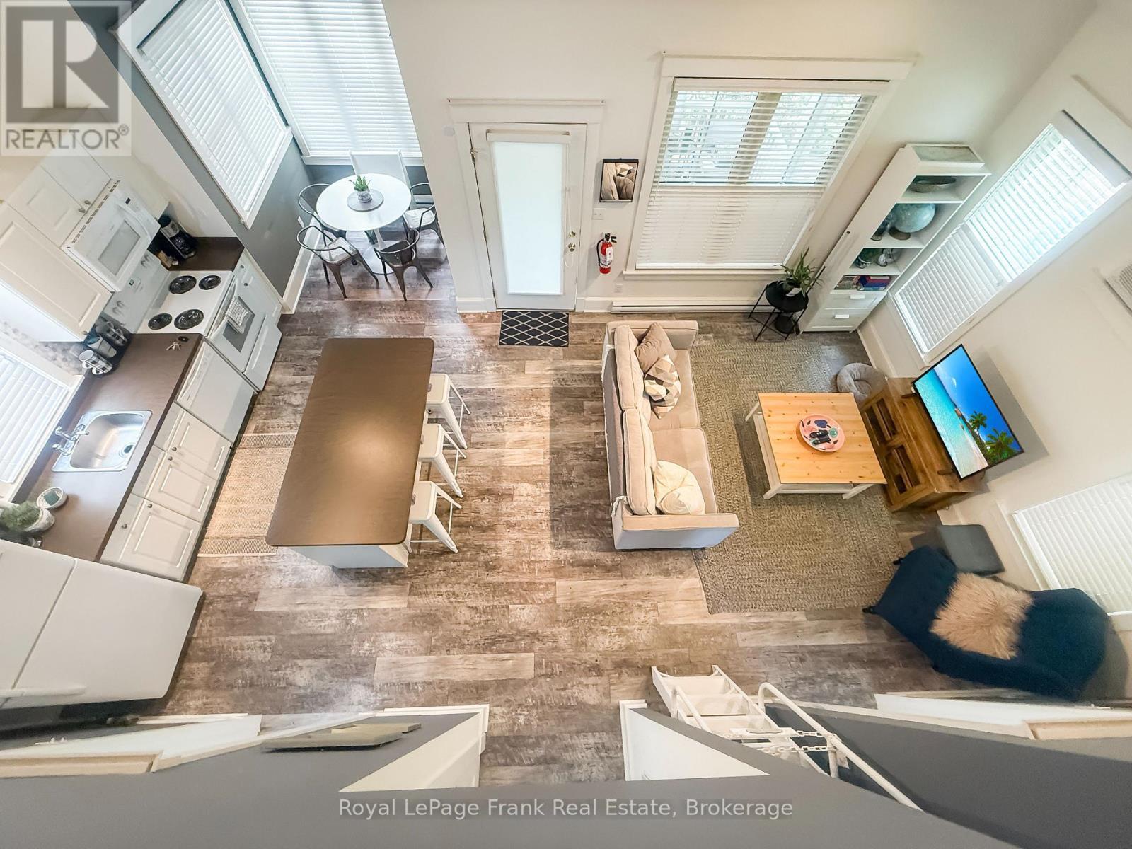 












199 - 32 HOLLOW LANE

,
Prince Edward County,







Ontario
K0K1P0

