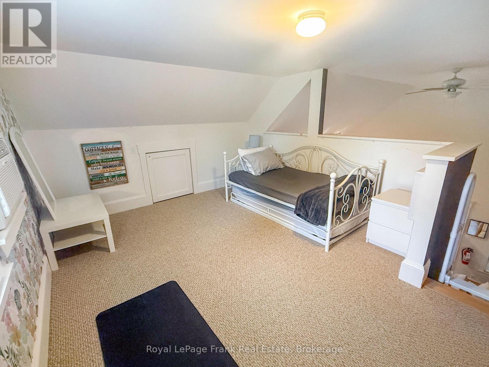 












199 - 32 HOLLOW LANE

,
Prince Edward County,







Ontario
K0K1P0

