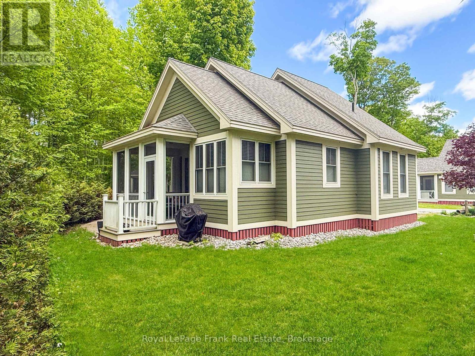 












199 - 32 HOLLOW LANE

,
Prince Edward County,







Ontario
K0K1P0

