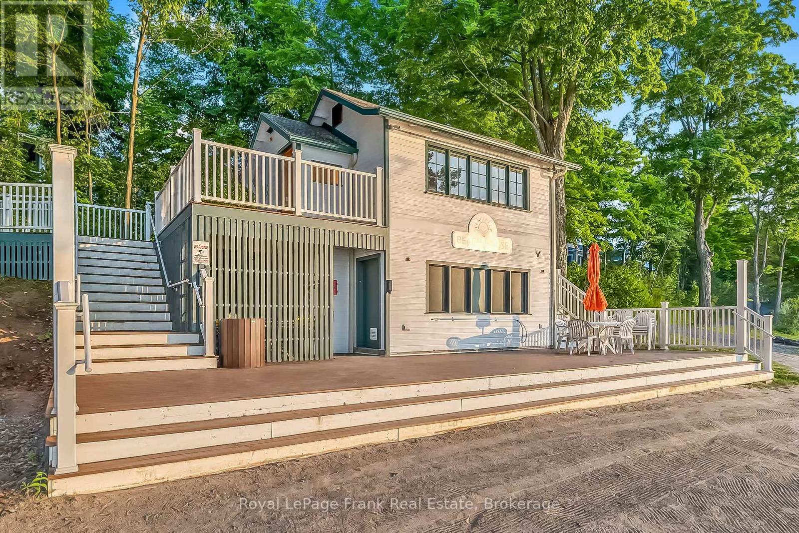 












199 - 32 HOLLOW LANE

,
Prince Edward County,







Ontario
K0K1P0

