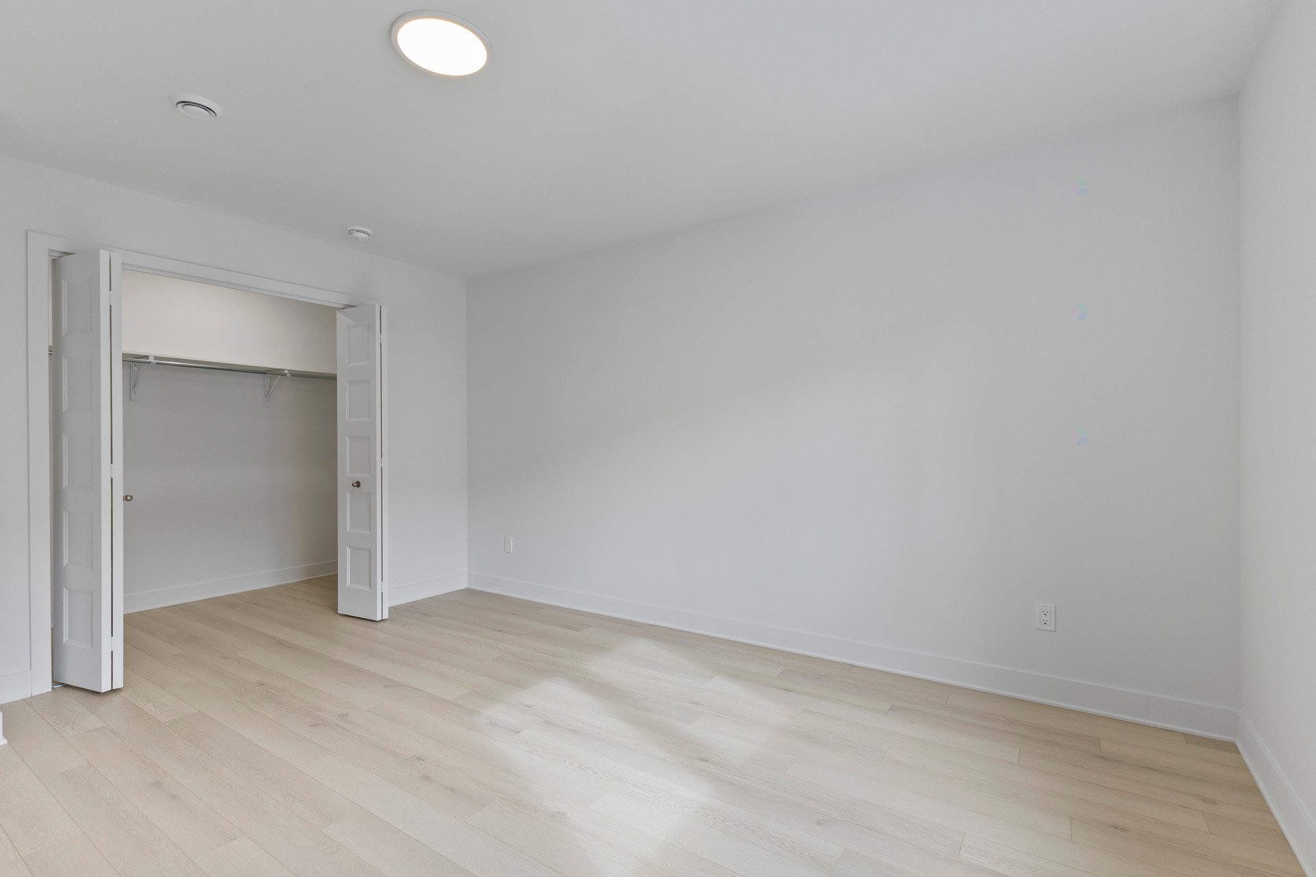 









651


Av. Forest

, 101,
Notre-Dame-de-l'Île-Perrot,




QC
J7W3S3

