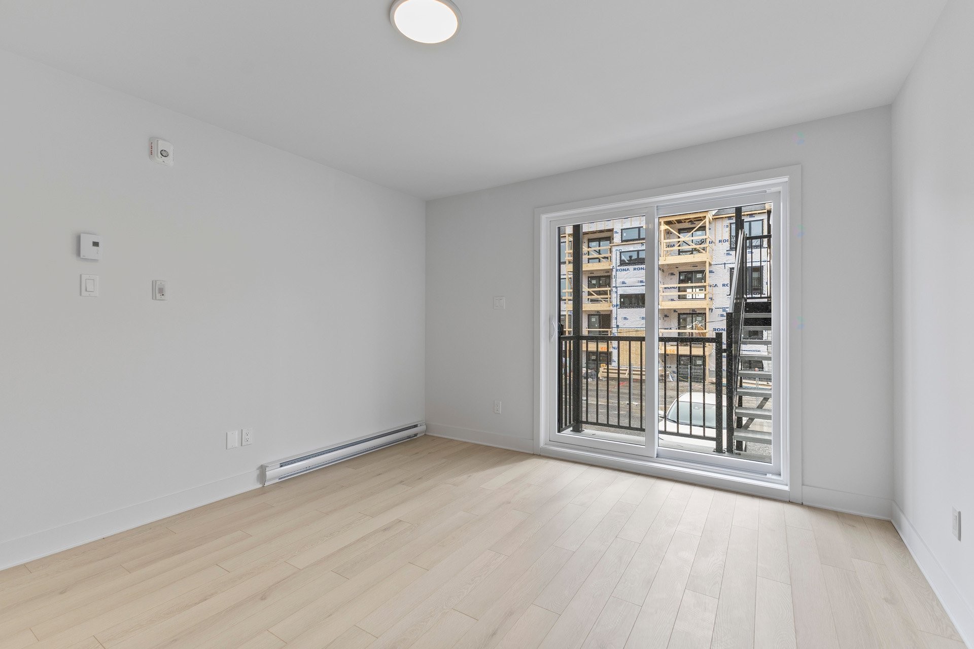 









651


Av. Forest

, 101,
Notre-Dame-de-l'Île-Perrot,




QC
J7W3S3

