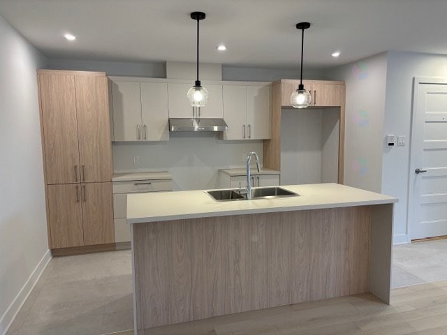 









651


Av. Forest

, 101,
Notre-Dame-de-l'Île-Perrot,




QC
J7W3S3

