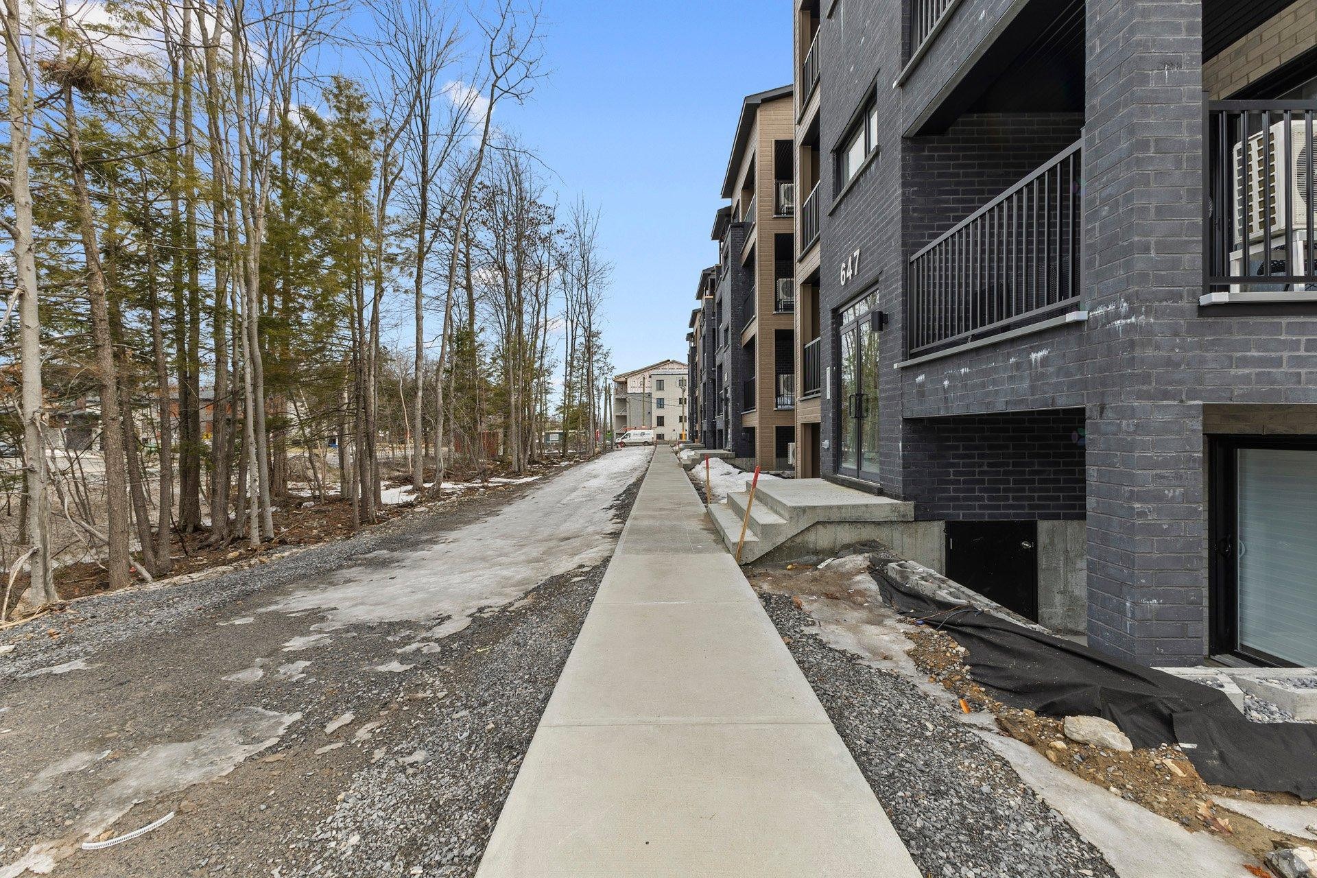 









651


Av. Forest

, 101,
Notre-Dame-de-l'Île-Perrot,




QC
J7W3S3

