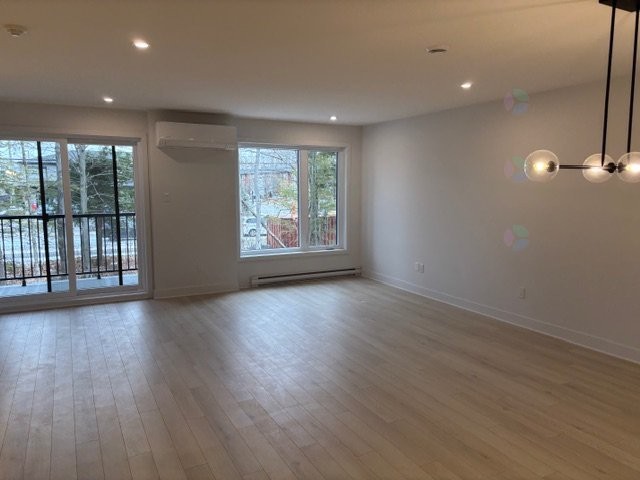 









651


Av. Forest

, 101,
Notre-Dame-de-l'Île-Perrot,




QC
J7W3S3

