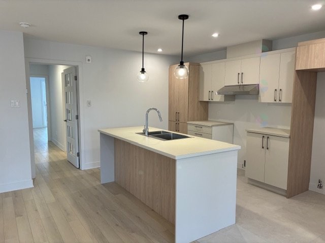 









651


Av. Forest

, 101,
Notre-Dame-de-l'Île-Perrot,




QC
J7W3S3

