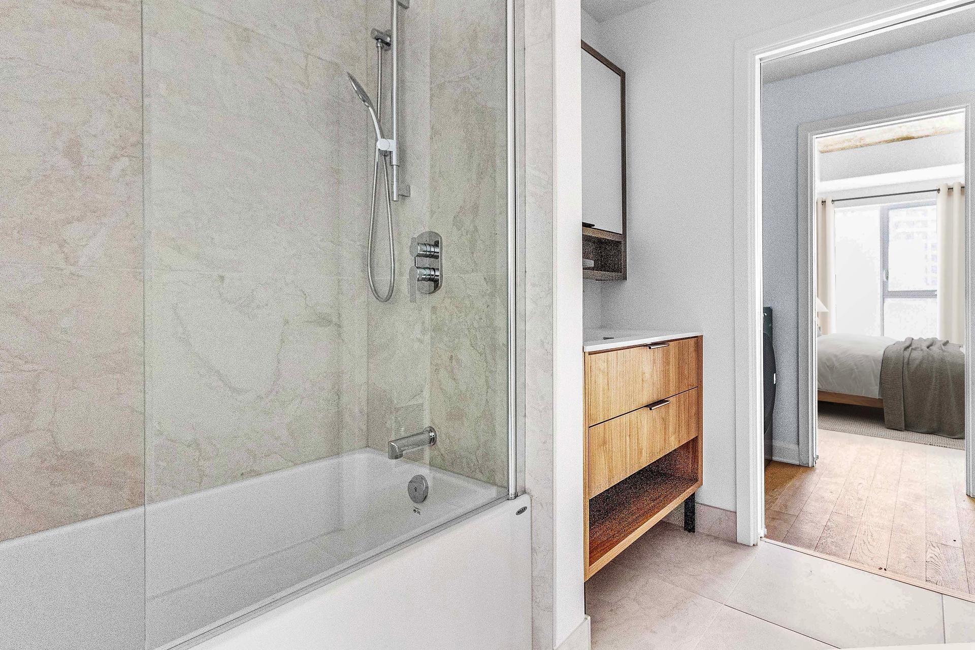 









1971


Rue du Havre

, 411,
Montréal (Ville-Marie),




QC
H2K0E5

