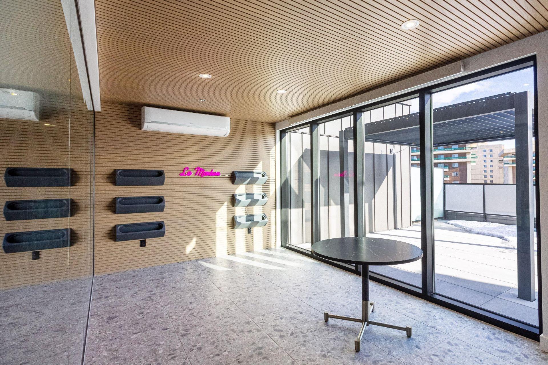 









1971


Rue du Havre

, 411,
Montréal (Ville-Marie),




QC
H2K0E5

