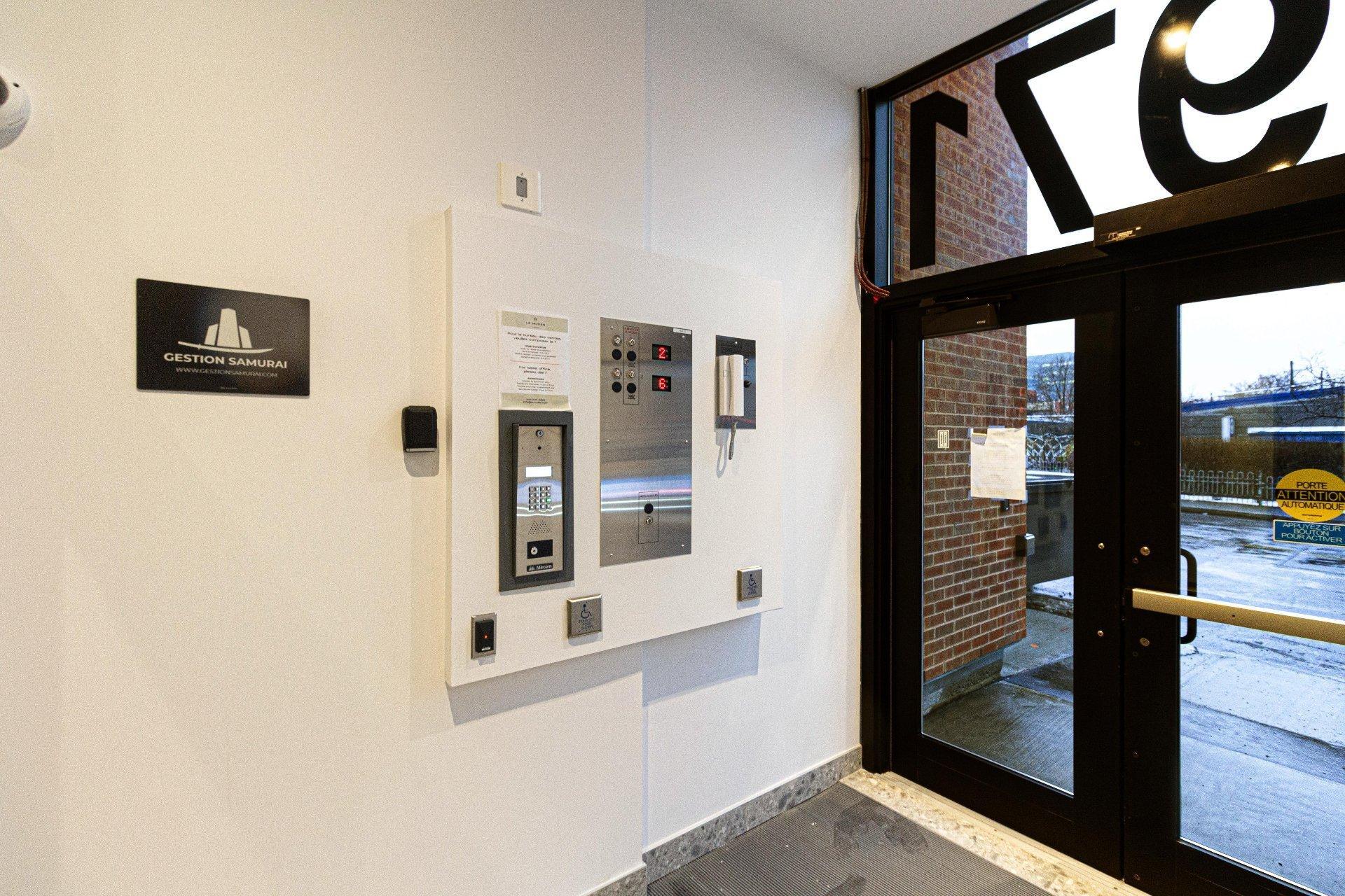 









1971


Rue du Havre

, 411,
Montréal (Ville-Marie),




QC
H2K0E5

